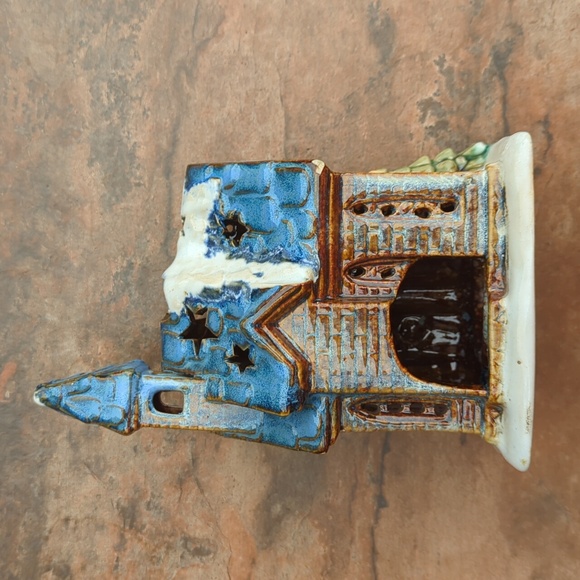 "Peace on Earth" Christmas Church Tealite Holder - Picture 3 of 7